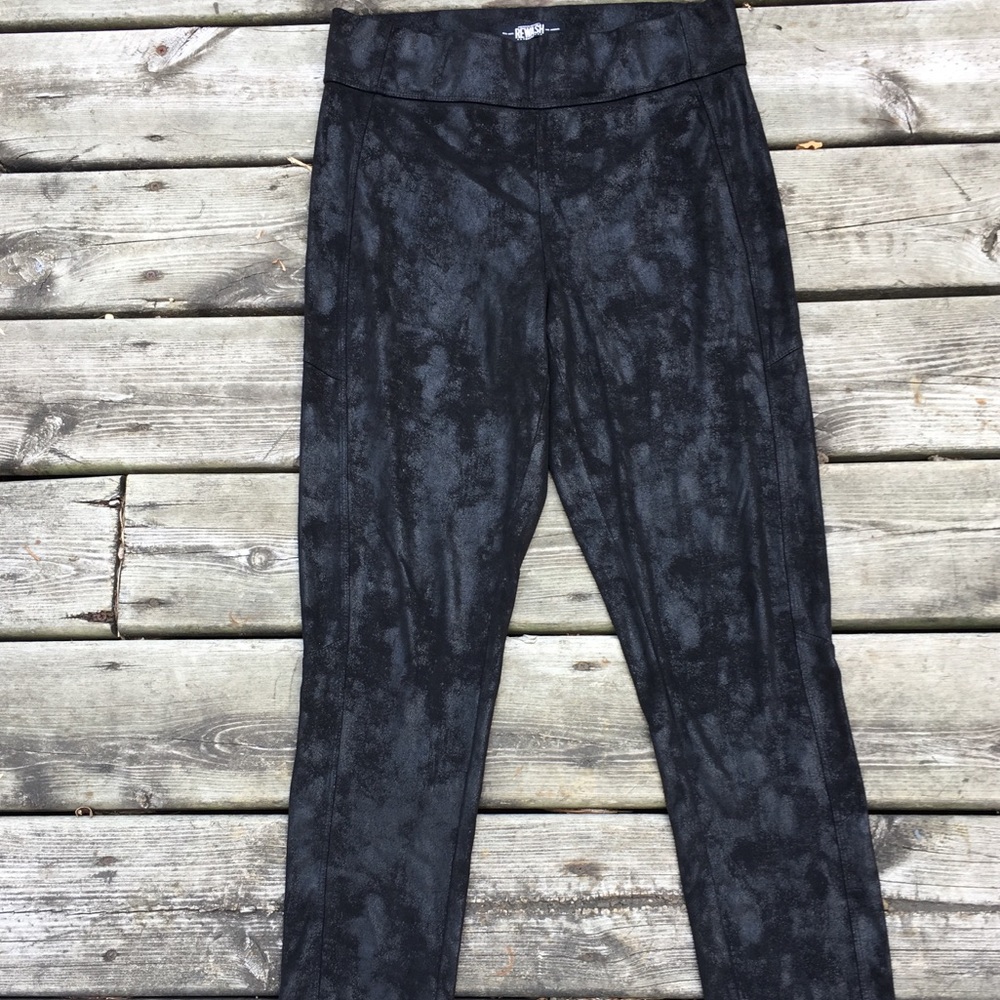 Leggings by Rewash